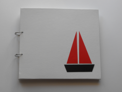 photo_red_boat